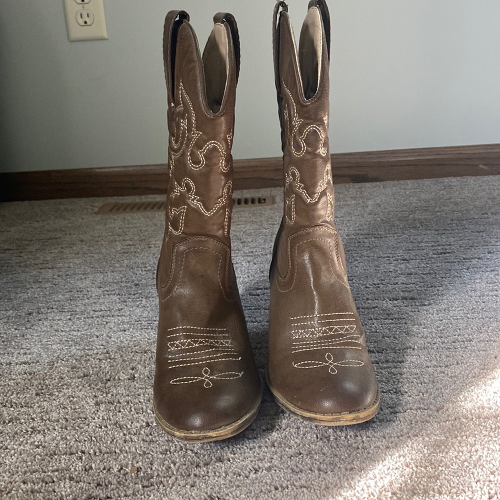 Women’s cowgirl boots